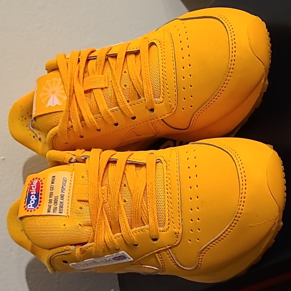 Junior Reeboks - Picture 4 of 4